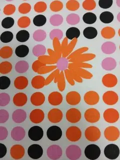 V105　USAヴィンテージ　水玉にオレンジ色のマーガレット　58.5×41