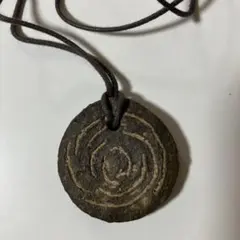 渦巻き模様の石製ペンダントネックレス