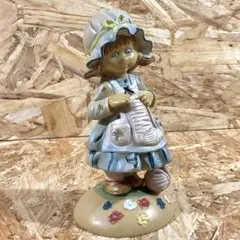 リチャードジノリ　カポディモンテ　フィギュリン「花を運ぶ少女」 リチャードジノリ カポディモンテ フィギュリン「花を運ぶ少女