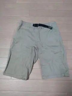 ベージュ ハーフパンツ