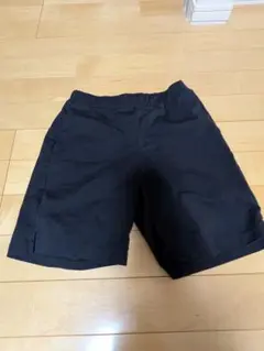 ユニクロキッズ　黒のハーフパンツ130