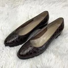 サルヴァトーレフェラガモ 型押しパンプス　5C