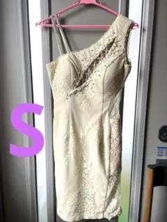 an アイボリー ドレス