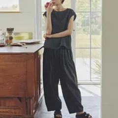 human woman タイプライターパンツ