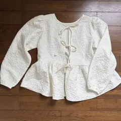 アイボリー ペプラム 長袖ブラウス