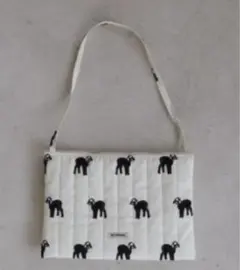 値下げ　MONMIMI 黒ヤギ Quilting Nursery Pouch MONMIMI Quilting Nursery Pouch - メルカリ
