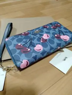 コーチ　長財布　COACH　さくらんぼ柄