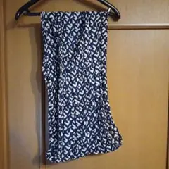 ネイビーとホワイトのプリントストール-アルマーニ