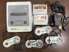 Nintendo スーパーファミコン 本体 コントローラー4個　ソフト2本付き