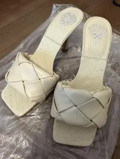 Vinta Camuto ホワイト編み込みサンダル　7Mのサムネイル