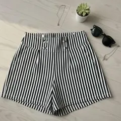 訳あり！クール＆レトロ！主役級モノトーンストライプショートパンツ