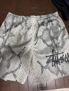 Stüssy ヘビ柄 ショートパンツ - メルカリ