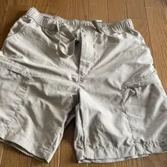 ベージュ ショートパンツ