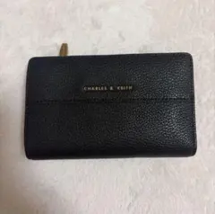 CHARLES & KEITH 二つ折り財布 ブラックのサムネイル