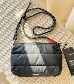 新品タグ付き　Topologie サコッシュ　ラージ　ストラップ付き　ブラック