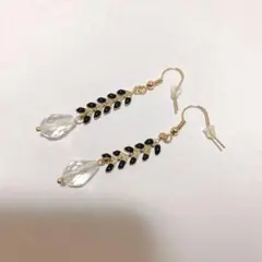 【ハンドメイド】ハンドメイド ぶら下がりピアス 黒 限定！