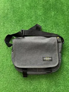 EASTPAK メッセンジャーバッグ グレーのサムネイル