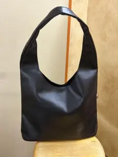 新品　ブラックショルダーバッグ
