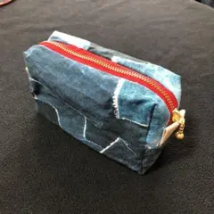 片手に収まる ポーチ