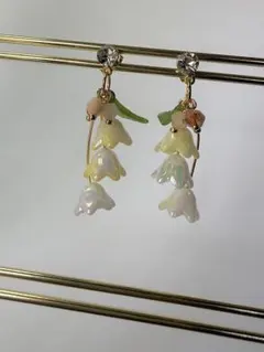 すずらん ピアス・イヤリング変更可能♪オーロラフラワーと小花の揺れるアクセサリー