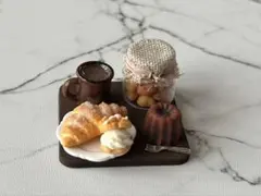ミニチュアパン 小さなパン屋さん｜焼きたてクロワッサンのバスケット