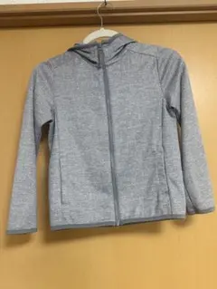 UNIQLO グレー フード付きパーカー 140