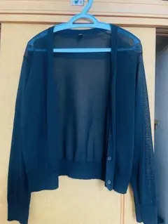 UNIQLO ブラック ボタン付きカーディガン