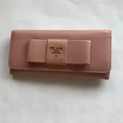 プラダ財布 【ギャランティーカード・箱付】リボン付きピンク財布
