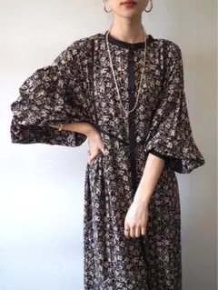 Lumierフラワープリントギャザーボリュームスリーブワンピース/ブラック