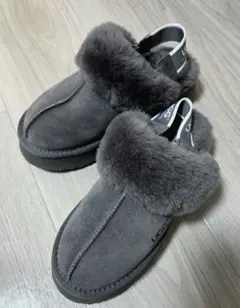 【値下げ】UGG　グレー　厚底サンダル　ムートン　バックル付き