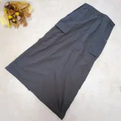 【GU】ジーユー（М）美品 カーゴロングスカートQ ダークグレー アウトドアのサムネイル