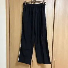 サイドライン入り　黒 ワイドパンツ