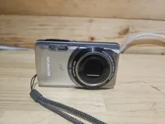 【動作品】OLYMPUS オリンパス μ-7020 レトロコンデジ ダークグレー オリンパス ニュースリリース： スリムボディーに28mmからの光学