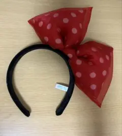 ディズニー　赤リボンカチューシャ