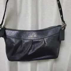 c*8様 Coach 黒 レザー ショルダーバッグ