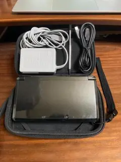 3DS ブラック 本体 充電器 ケーブル タッチペン ストラップ ケース付き