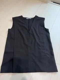 KBF ブラック Vネック ベスト