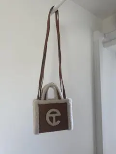 UGG x TELFAR コラボ スモール ショッピングバッグのサムネイル