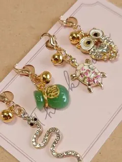 101 幸福 鈴付き ハンドメイドチャーム 4個 まとめ売り ゴールド