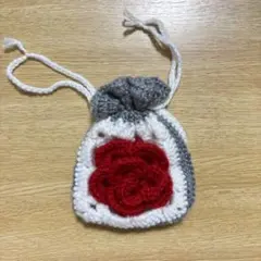 バラの編み物巾着袋　ハンドメイド