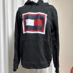 フード付きパーカー ロゴ入り