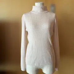 ISSEY MIYAKE プリーツアイボリー タートルネックセーター ISSEY MIYAKE プリーツアイボリー タートルネックセーター - メルカリ