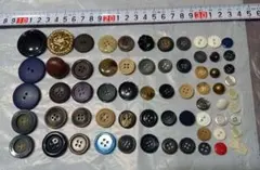 GUESSなど　ボタンまとめ売り♥️　60個以上