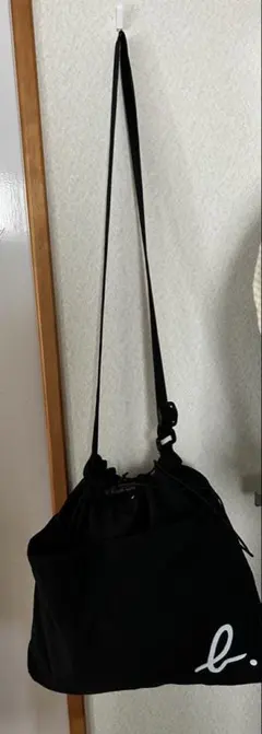Agnes b黒のショルダーバッグ
