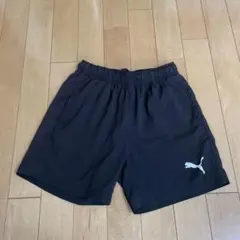 PUMA 黒 ショートパンツ