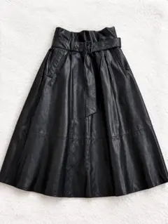 AZUL フェイクレザー フレアスカート 黒 ベルト付き ハイウエスト