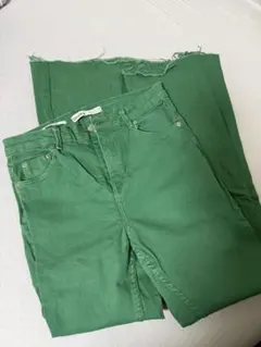 Bershka ハイウエスト グリーンデニムパンツ