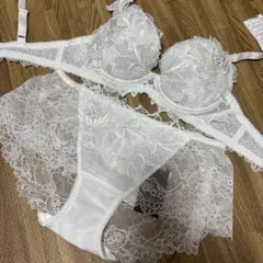 サルート52【新品タグ】サルート　H70♡サルート　52♡サルート　オアシス サルート☆*:.｡限定09グループ☆.｡.:*☆ | Salute by WACOAL