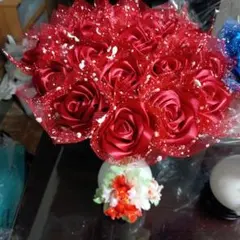 赤いバラ　花瓶付き、20本のお値段