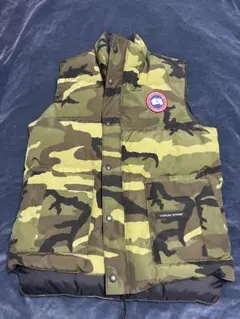 CANADA GOOSE ダウンベスト カモフラ柄 Sサイズのサムネイル